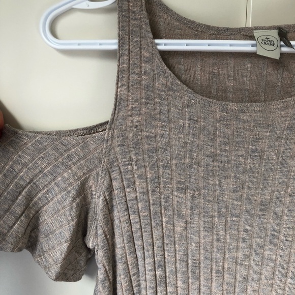 Paper crane cut out shoulder top - Picture 2 of 3